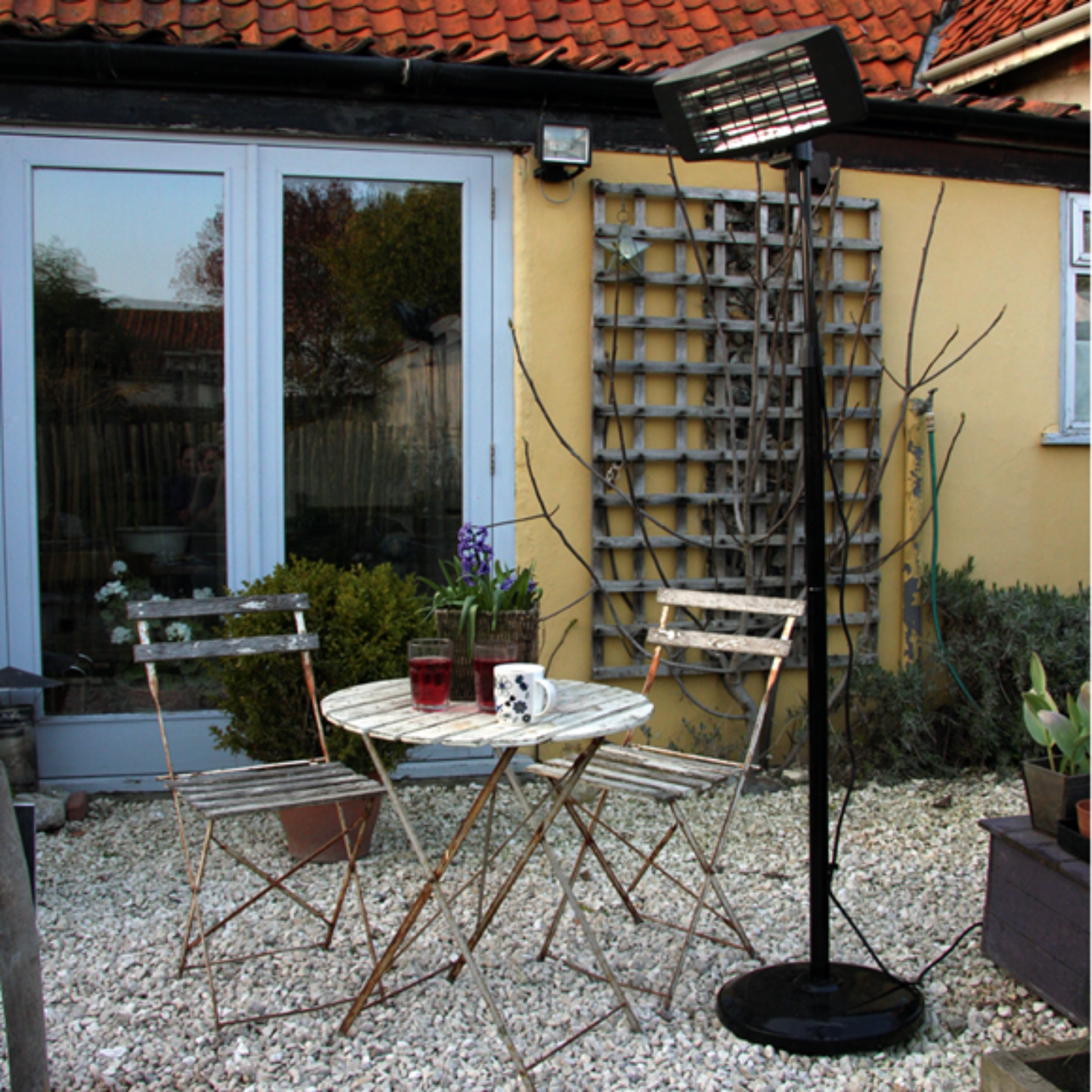 Sealey IFSH2003 2000W High Efficiency Infrared Quartz Patio Heater with Telescopic Floor Stand