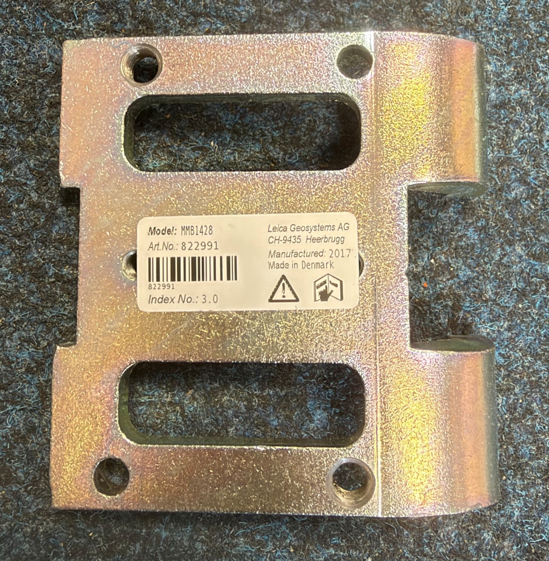 Picture of NEW Leica MMB1428 L Bracket for Bucket / Tilt Sensor 822991